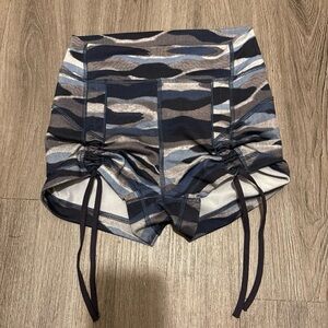 Lululemon high rise liberty short size 4